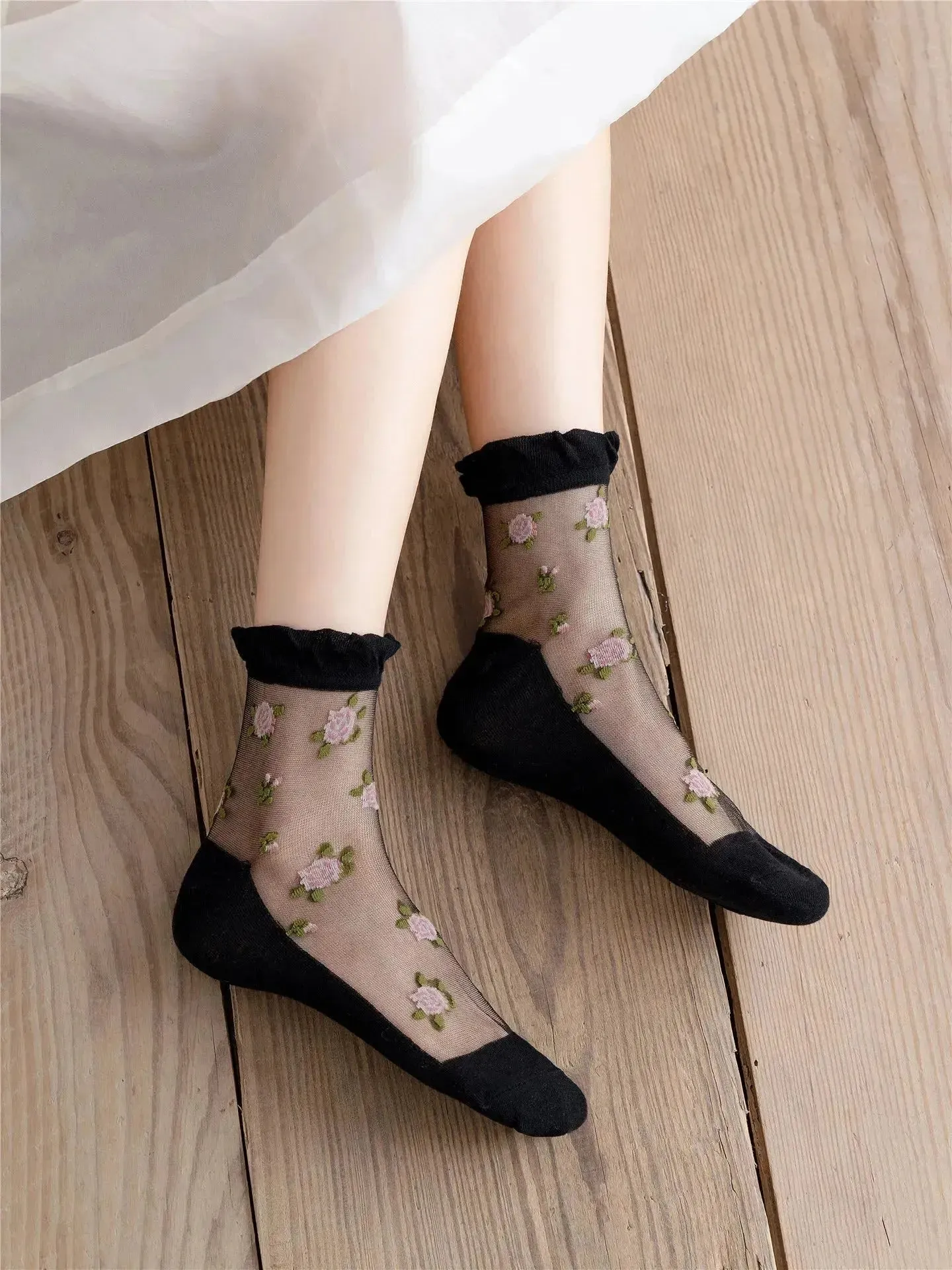 Delicate Vintage Floral Lace Ruffle Socks with Crystal Silk for Women and Girls – Kawaii Harajuku Style Crew Socks