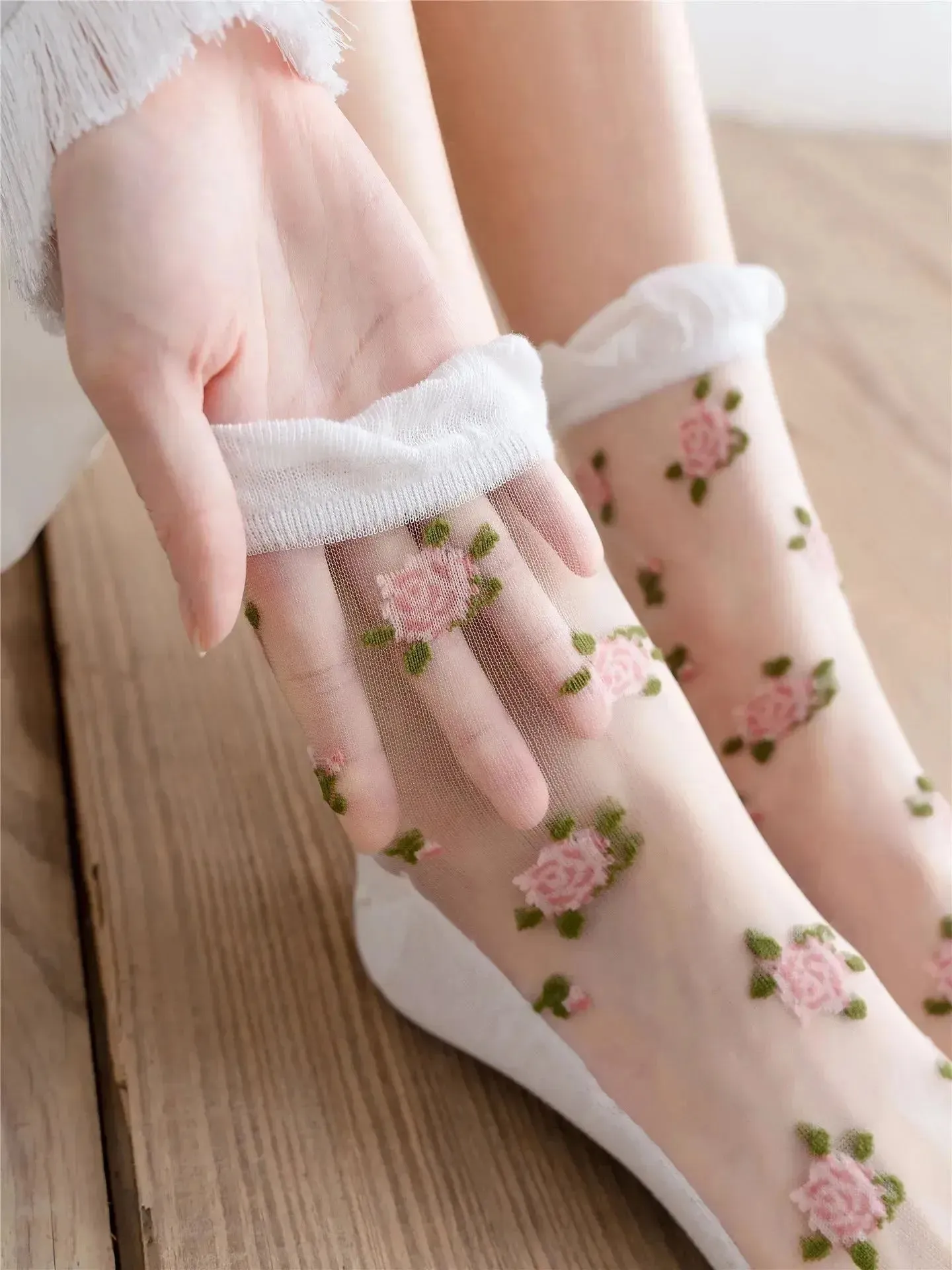 Delicate Vintage Floral Lace Ruffle Socks with Crystal Silk for Women and Girls – Kawaii Harajuku Style Crew Socks