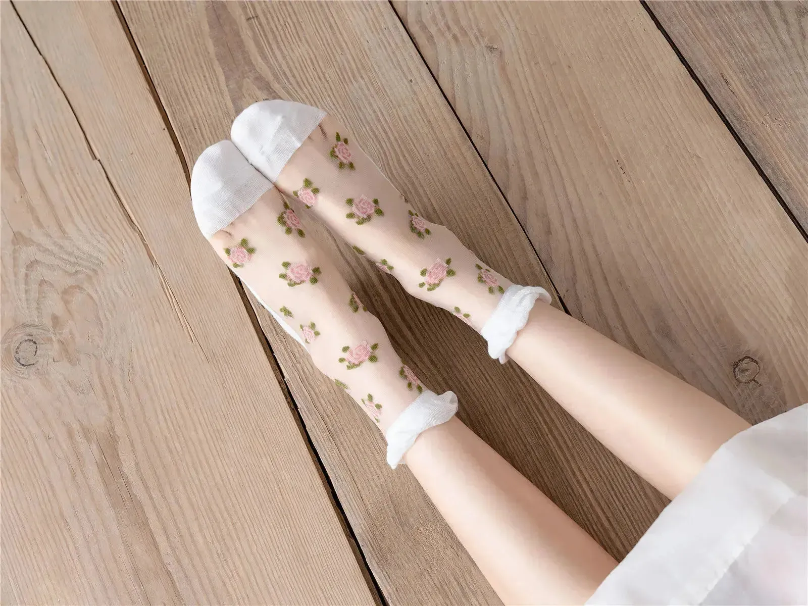 Delicate Vintage Floral Lace Ruffle Socks with Crystal Silk for Women and Girls – Kawaii Harajuku Style Crew Socks