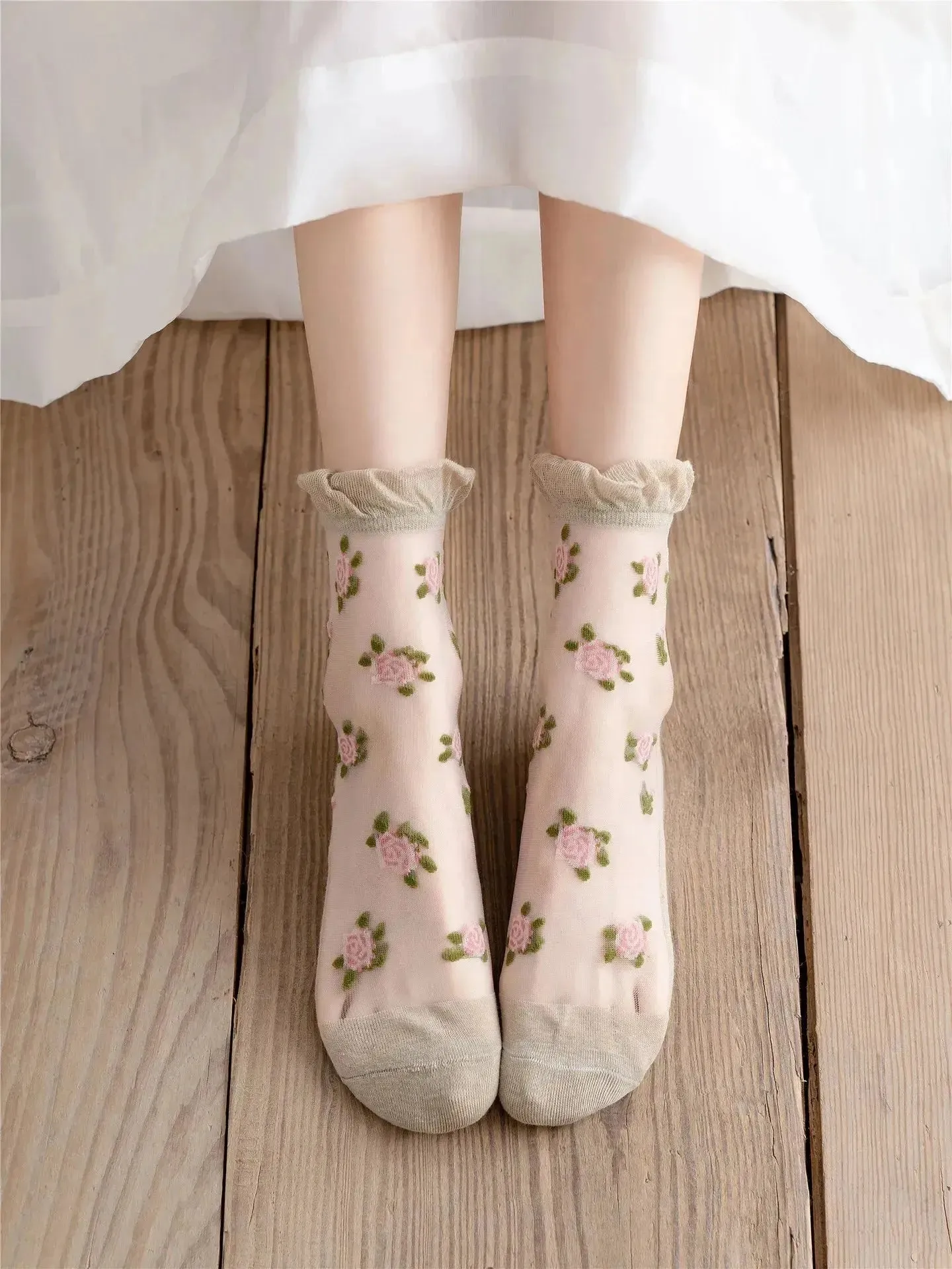 Delicate Vintage Floral Lace Ruffle Socks with Crystal Silk for Women and Girls – Kawaii Harajuku Style Crew Socks