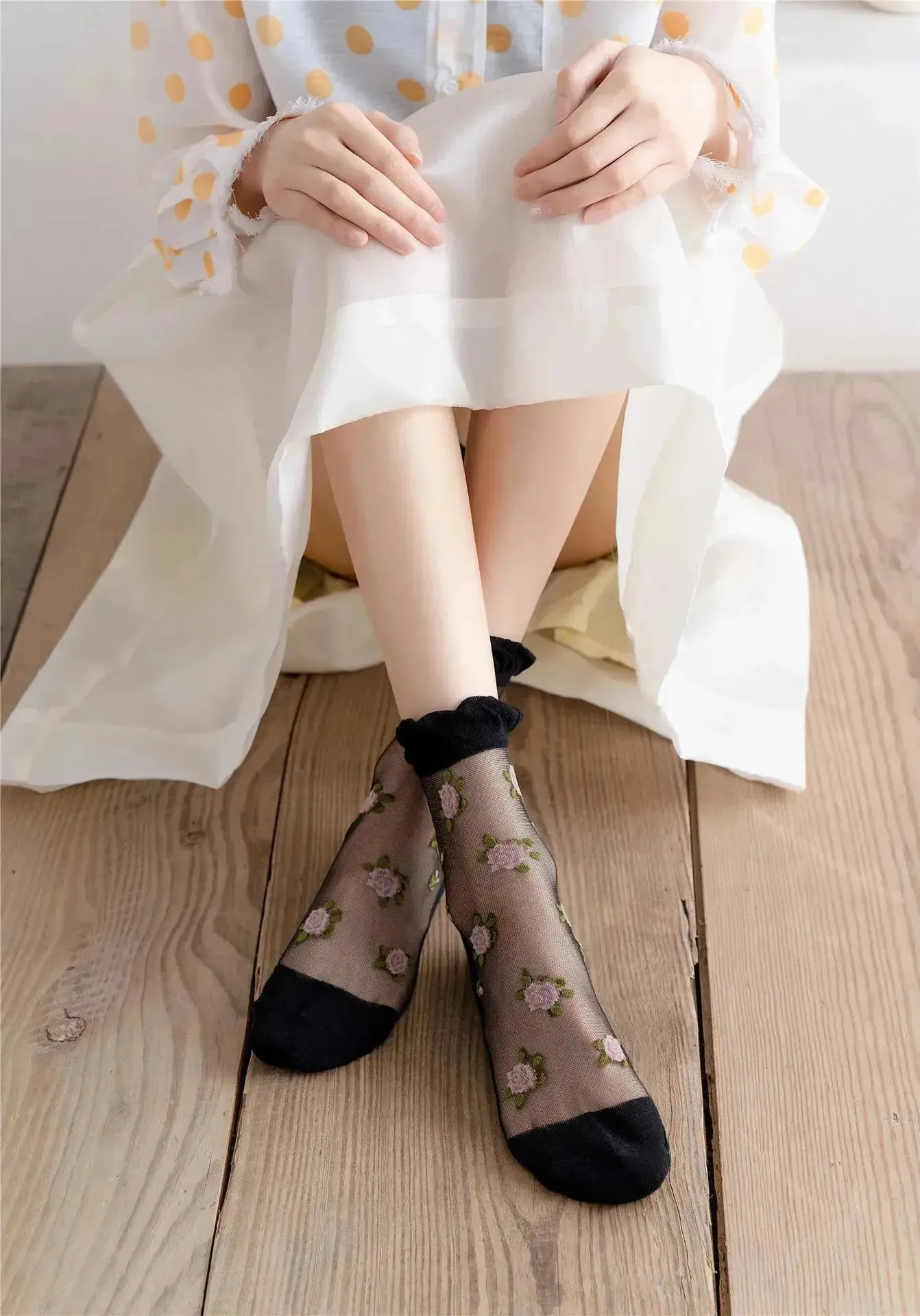 Delicate Vintage Floral Lace Ruffle Socks with Crystal Silk for Women and Girls – Kawaii Harajuku Style Crew Socks
