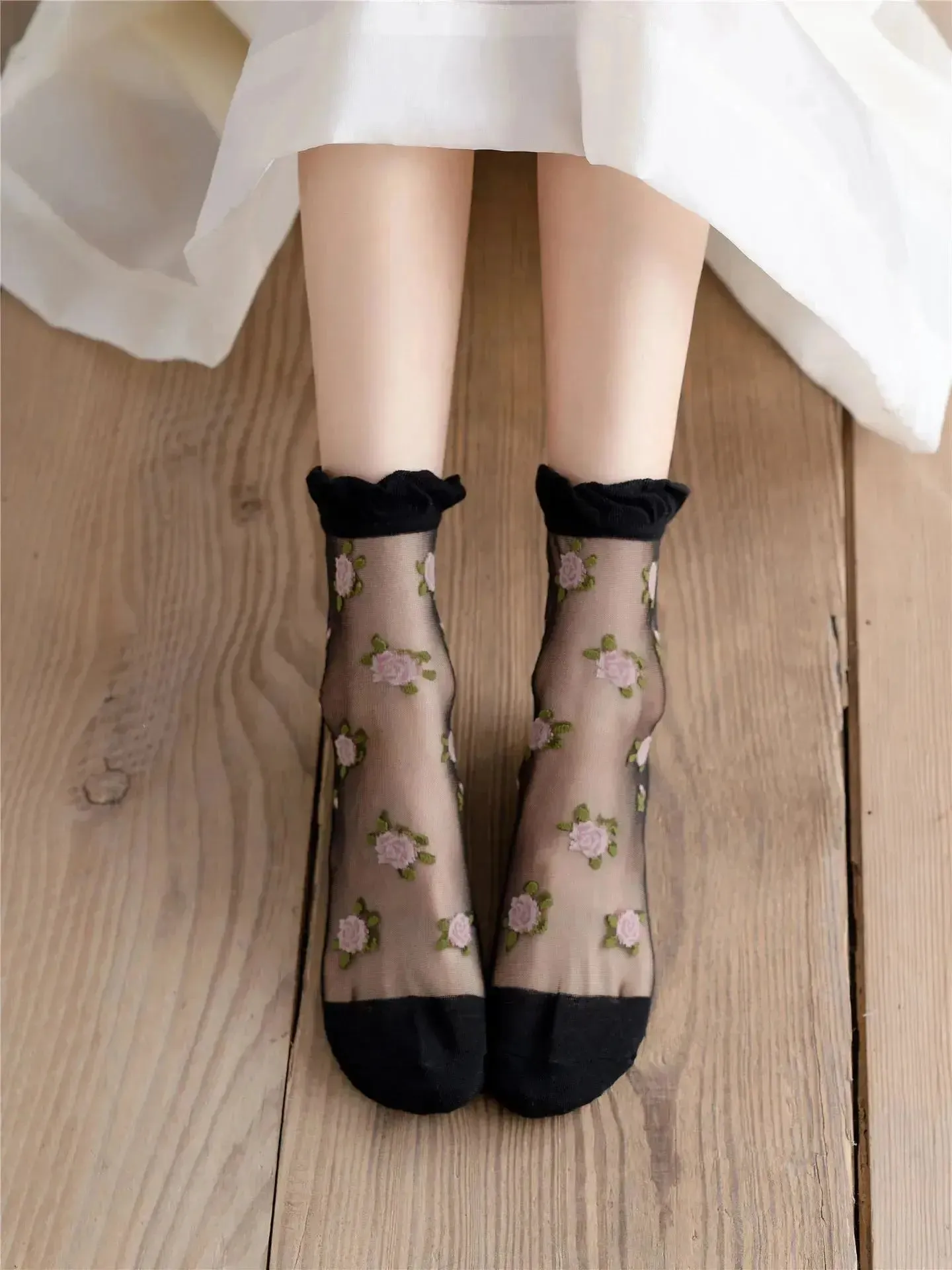 Delicate Vintage Floral Lace Ruffle Socks with Crystal Silk for Women and Girls – Kawaii Harajuku Style Crew Socks