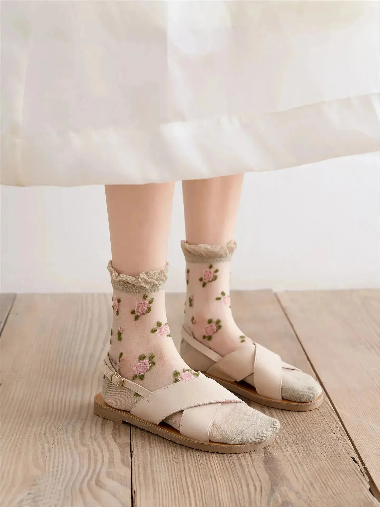 Delicate Vintage Floral Lace Ruffle Socks with Crystal Silk for Women and Girls – Kawaii Harajuku Style Crew Socks