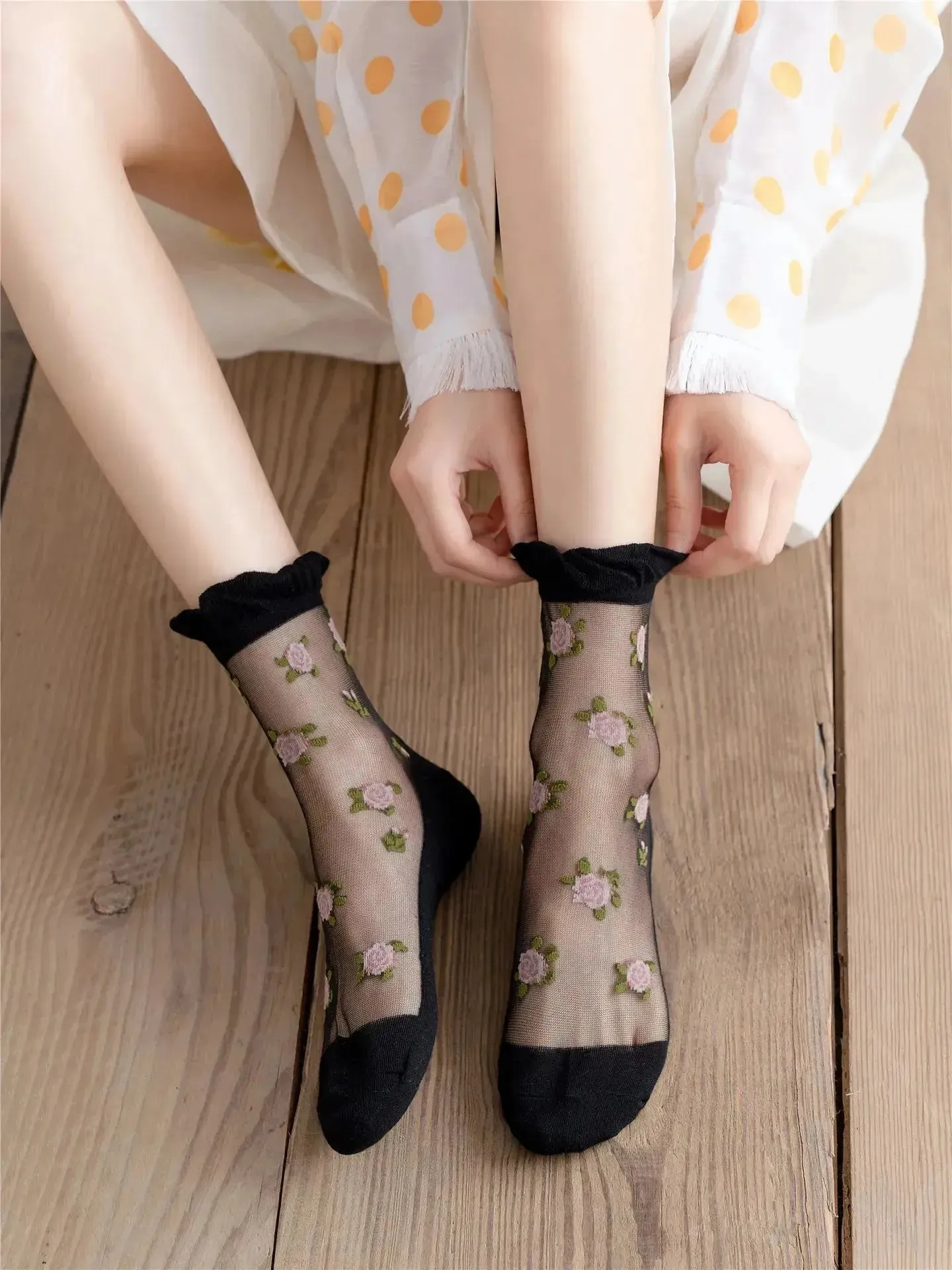 Delicate Vintage Floral Lace Ruffle Socks with Crystal Silk for Women and Girls – Kawaii Harajuku Style Crew Socks