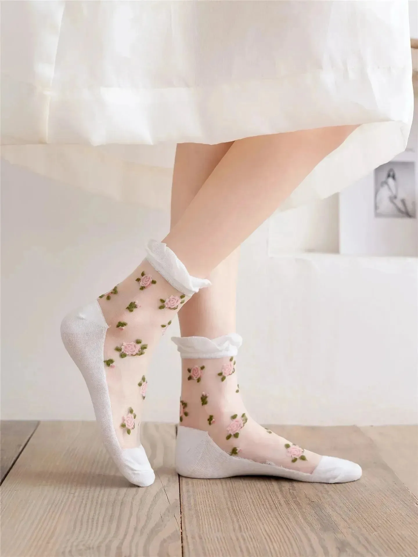 Delicate Vintage Floral Lace Ruffle Socks with Crystal Silk for Women and Girls – Kawaii Harajuku Style Crew Socks